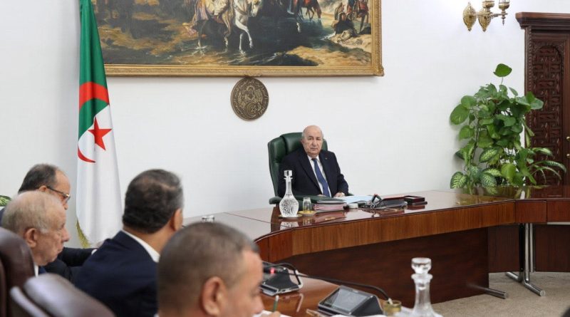 Le président de la République préside une réunion du Conseil des ministres