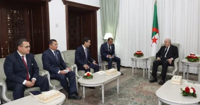 Le président de la République reçoit le ministre ouzbek des Affaires étrangères