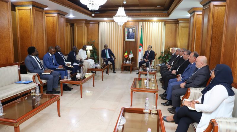 Hydrocarbures: L&rsquo;Algérie et le Sénégal veulent élargir leur partenariat