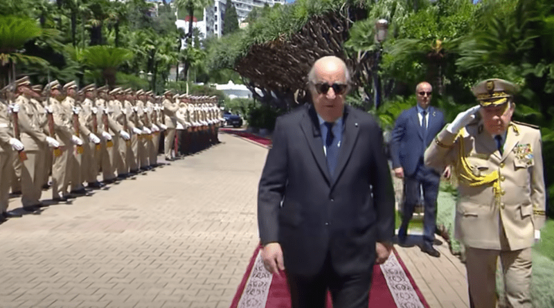 Le président de la République préside la cérémonie annuelle de remise de grades et de médailles à un nombre d&rsquo;officiers de l&rsquo;ANP