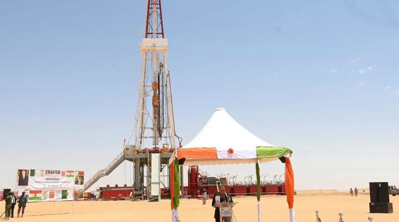 Le Premier ministre copréside avec son homologue nigérien le lancement des travaux de forage du puits d&rsquo;exploration Kafra Sud-Est 1