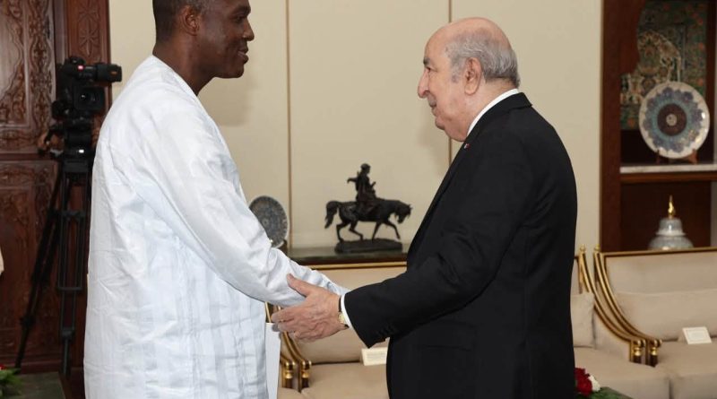 Le président de la République reçoit le Premier ministre, chef du Gouvernement de la République du Mali