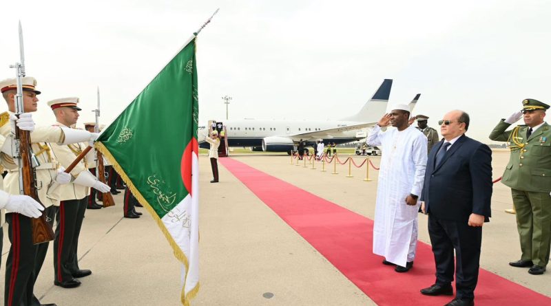 Arrivée à Alger du Premier ministre, chef du Gouvernement du Mali pour une visite de travail
