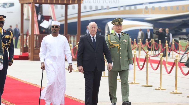 Le Président tchadien en visite en Algérie 